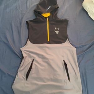 The Rock Sleeveless hoodie size M